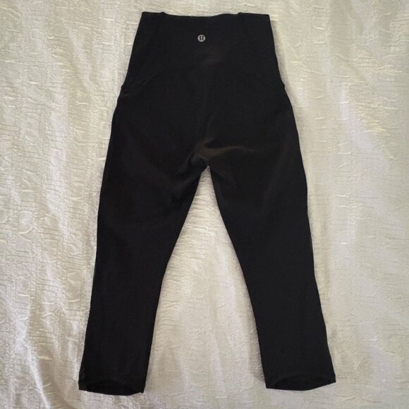 EXCELLENT Lululemon Train Times Crop 17" Black Luxtreme High-Rise Leggings 2 - Picture 6 of 9